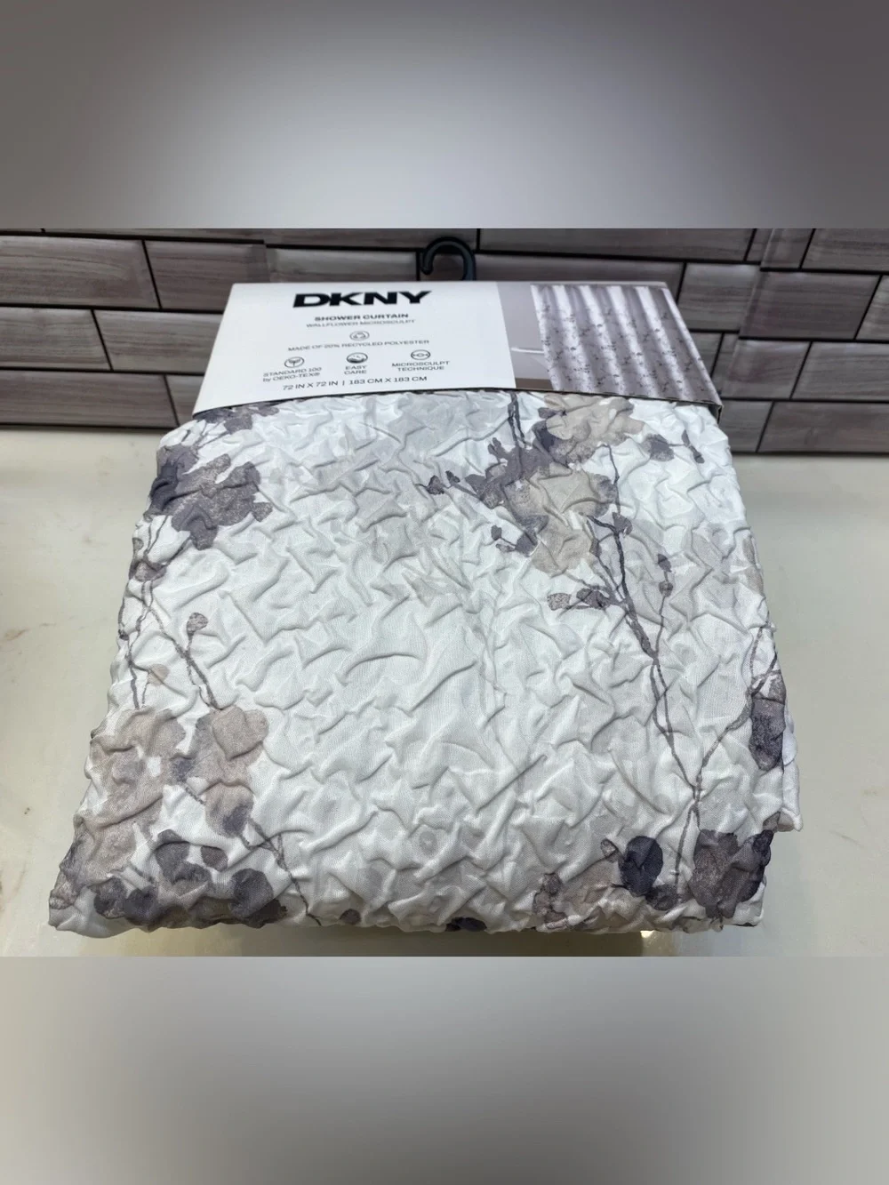 DKNY  ❤️Wallflower microsculpt Oeko-Tex Shower Curtain 72x72 New
